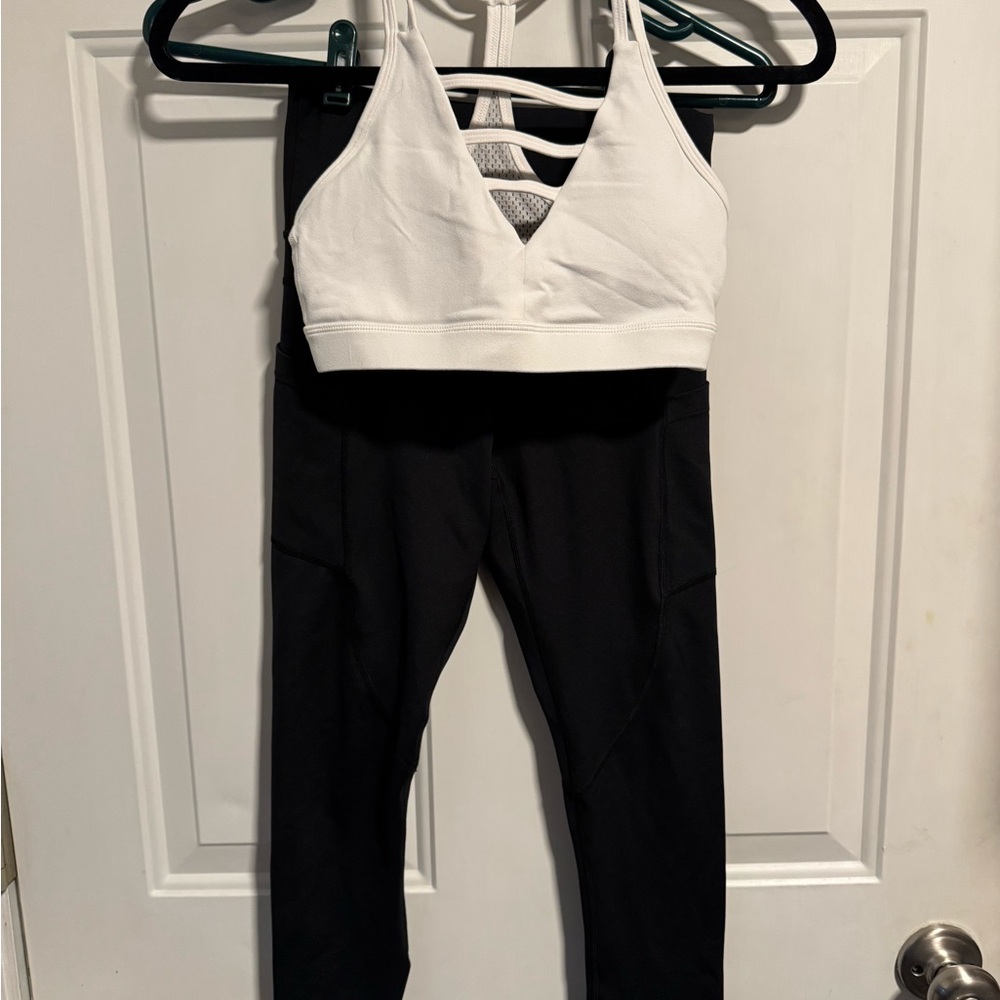 Zyia White Sports Bra and Black Leggings Set